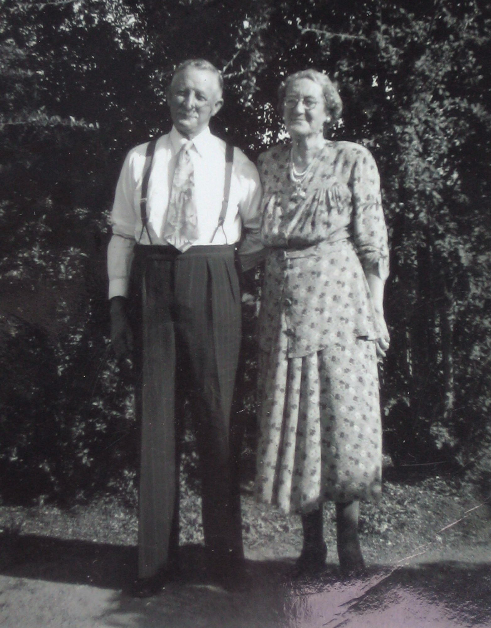 Edgar and Amy Uren  (9159 KB)
 
Edgar with his 3rd wife, Amy
(Click on Picture to View Full Size)