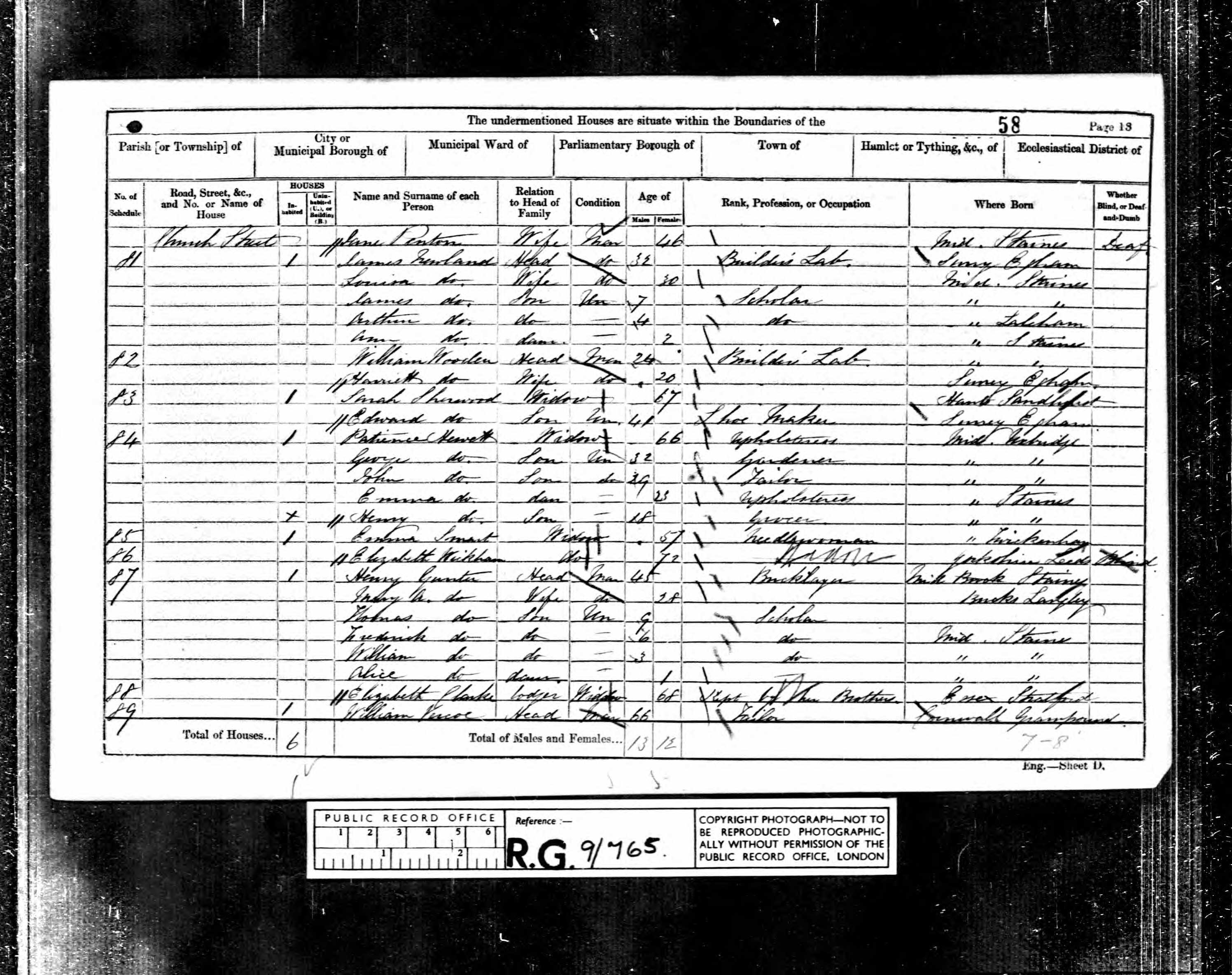 1861 Census Henry, Mary, Thomas, Frederick, William, Alice Gunter & Eliz Clarke  (6919 KB)
 
(Elizabeth Clarke appears to be recorded as being kept by her brother - but I wonder if it Henry is her son)
(Click on Picture to View Full Size)