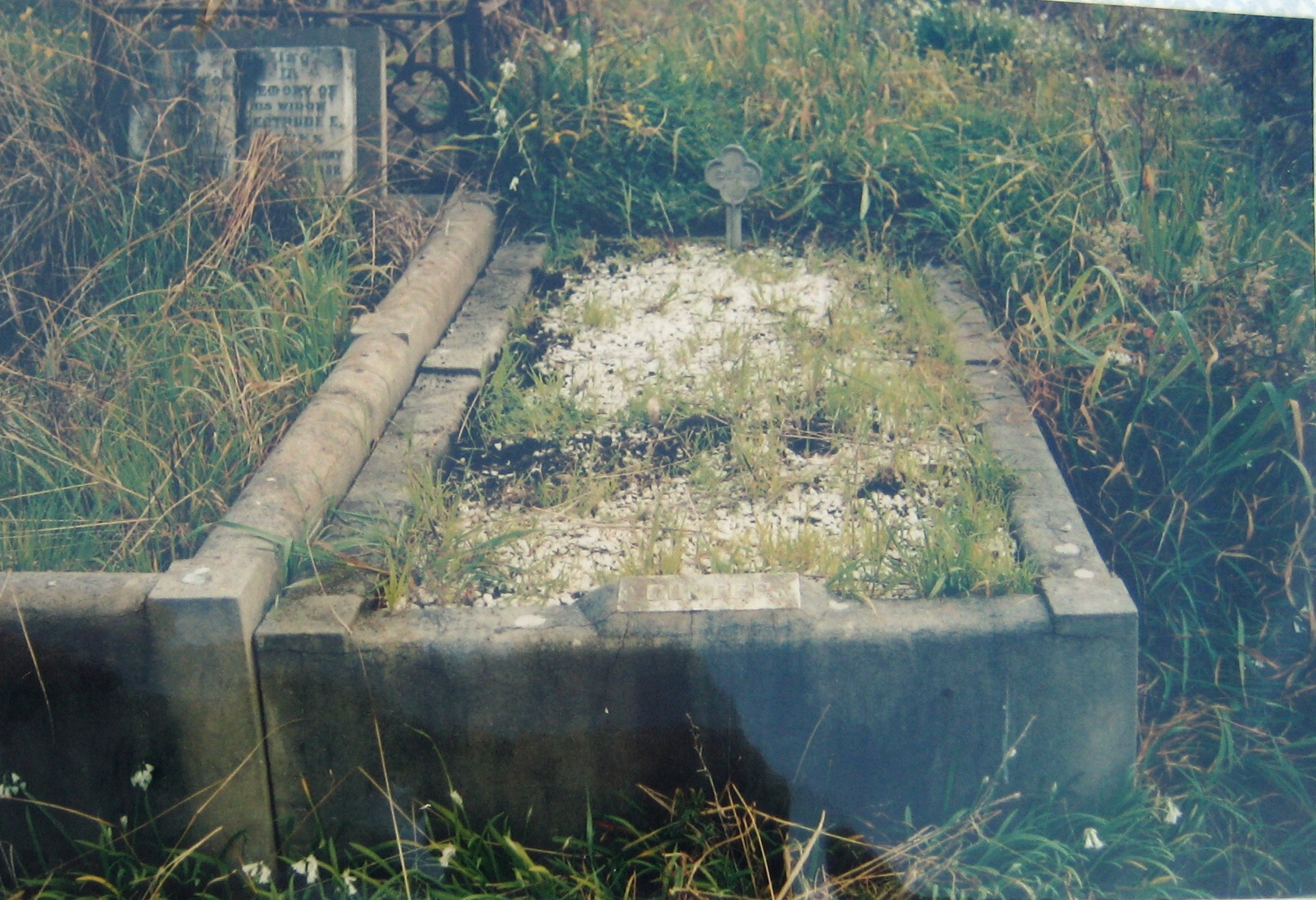 Fred's wife Jane Gunter 34y, Alfred Arthur 4m & Frederick Henry 19y  (6456 KB)
 
(Click on Picture to View Full Size)